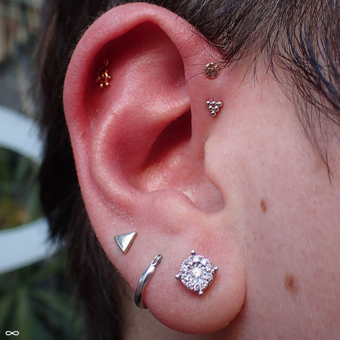 Forward helix with 6 Bead Triangle Press-fit End in Gold from BVLA