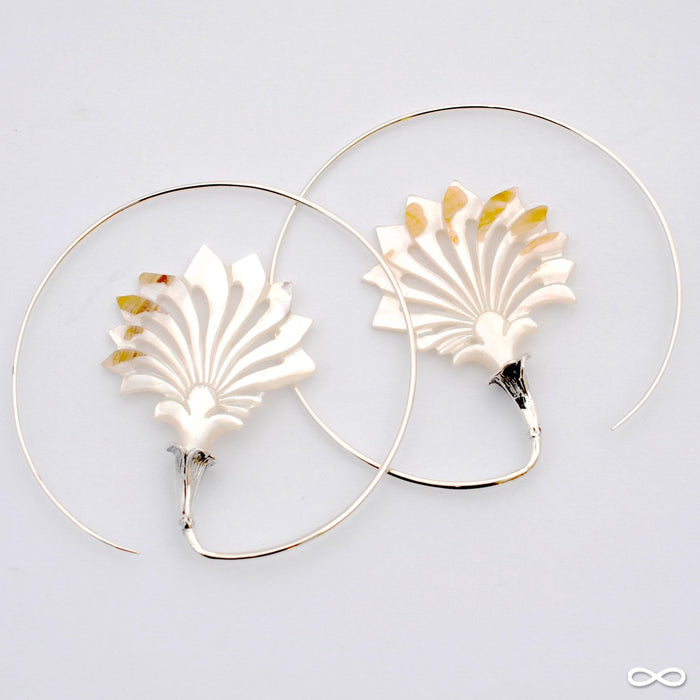 Alluvial Earrings from Maya Jewelry in Silver with Shell