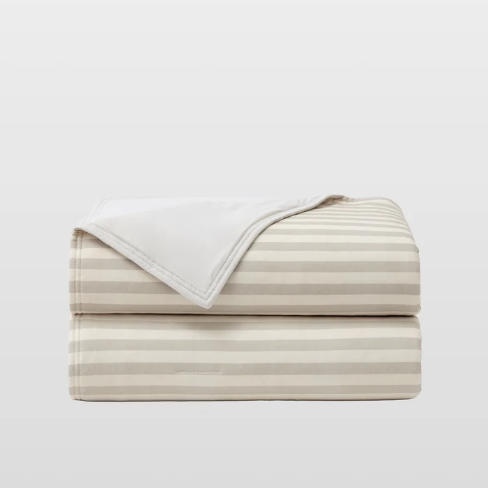 Ashley Graham x Breescape® | Cooling Comforter Blanket