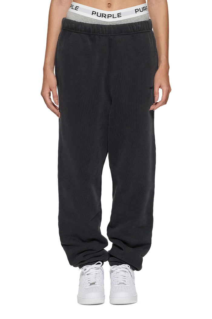 Basic Sweatpant in washed black, made of 100% cotton, featuring a regular fit and logo print.