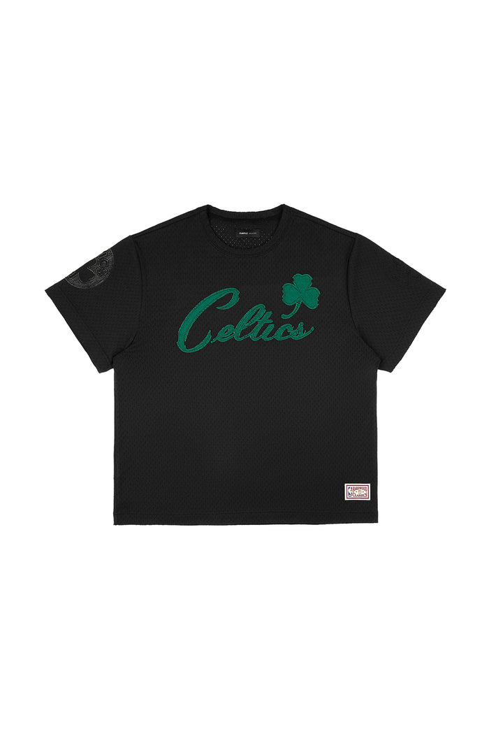Boston Celtics Mesh Tee in oversized style, made of 100% polyester sport mesh.
