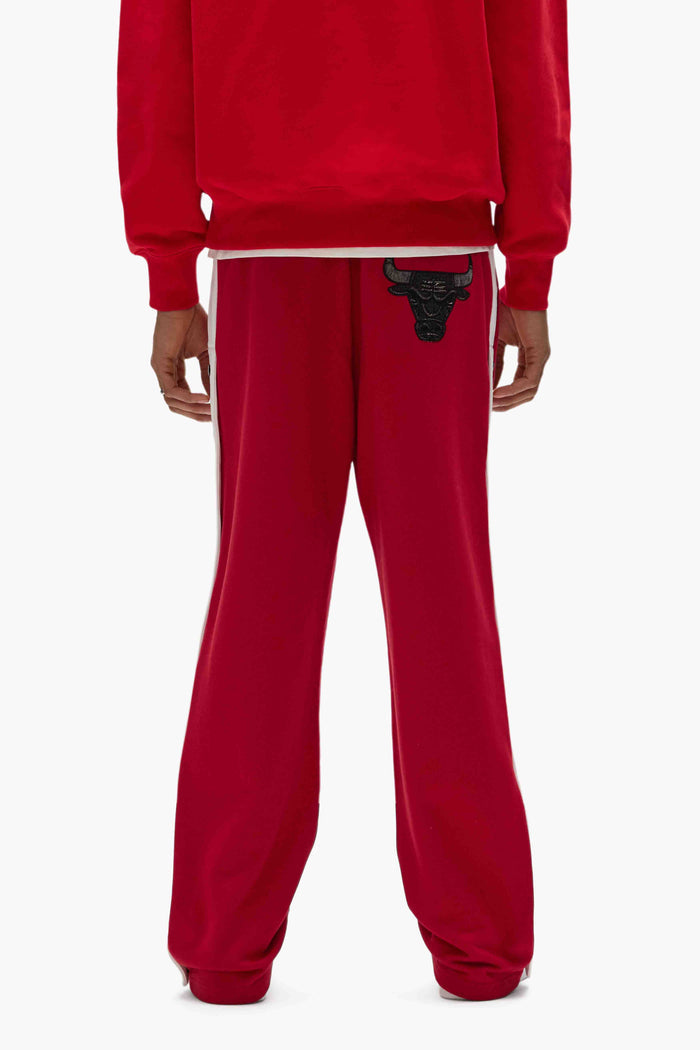Chicago Bulls Snap Pants with side snaps and elastic waistband for a relaxed fit.