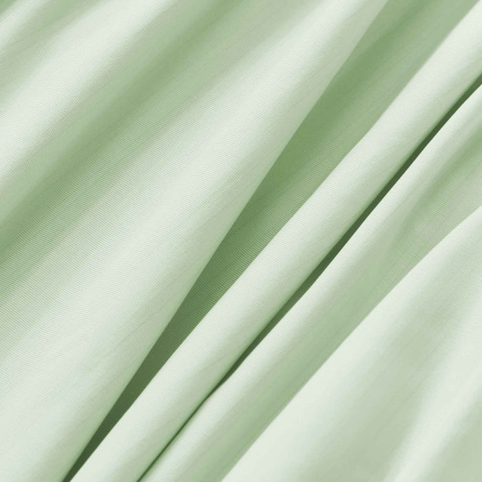 Green cooling fitted sheet with elastic edging for a secure mattress fit