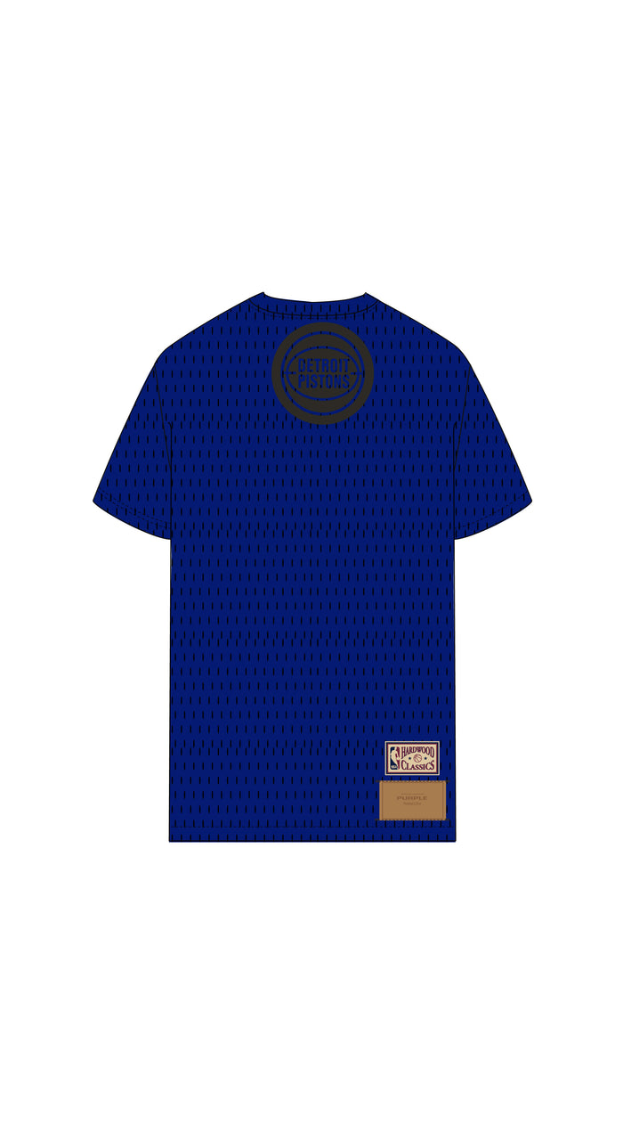 Detroit Pistons Mesh Tee in oversized fit, made of 100% polyester sport mesh.