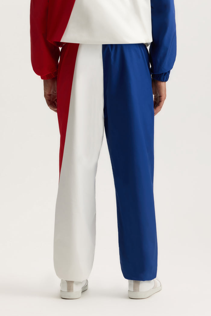 France All Around Pant in relaxed fit with elasticated cuff and welt zipper pocket.