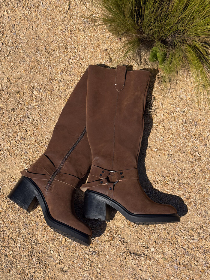 Leanne Moto Knee High Boot in Coffee - Stitch And Feather