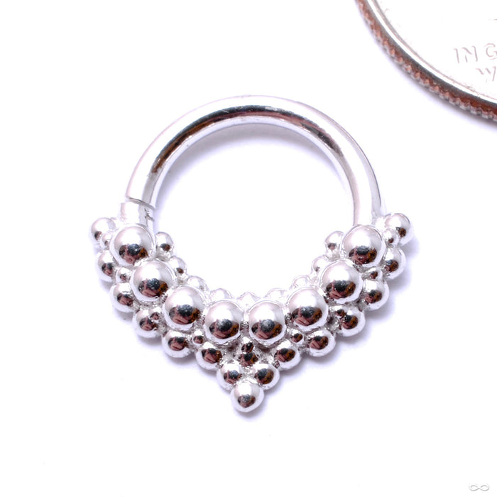Mist Seam Ring in Gold from Tawapa in white gold
