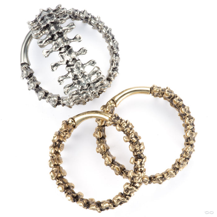 Náströnd from Symmetry Body Jewelry in assorted materials