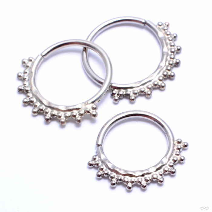 Nova Seam Ring in Gold from Scylla in white gold