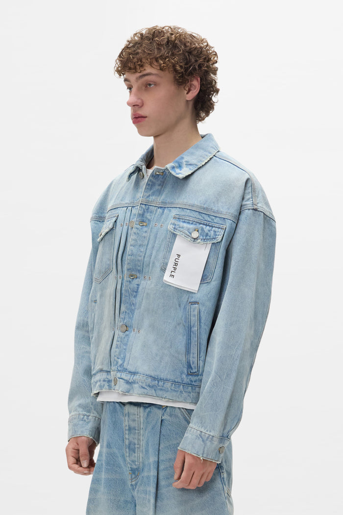 P008 Dust Bowl Trucker Jacket in regular fit with front chest pockets and pleated back.
