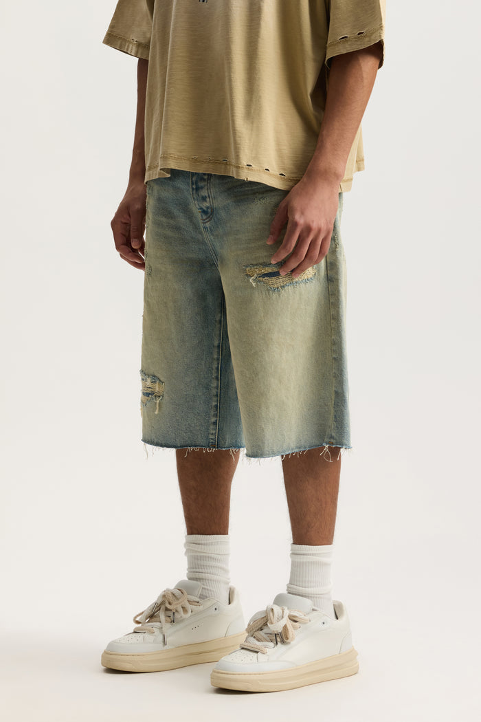 Shorts P070 Antique Tinted with wide leg, destroyed hem, reinforced belt loops and five pocket styling.