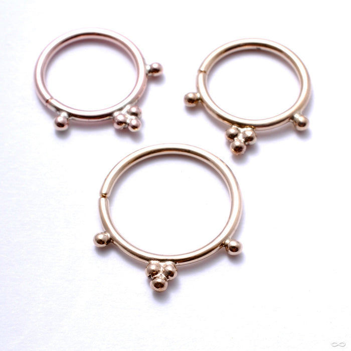 Pyramid Seam Ring in Gold from Scylla in yellow gold