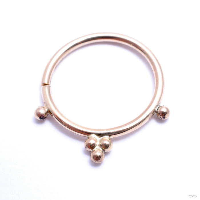 Pyramid Seam Ring in Gold from Scylla in yellow gold
