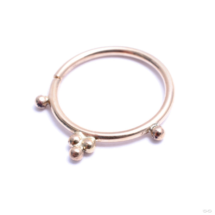 Pyramid Seam Ring in Gold from Scylla in yellow gold