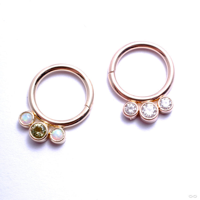Seam Ring with Three Gemstones in Gold from Anatometal with assorted stones