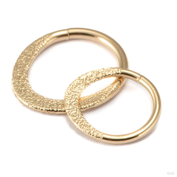 Smashed Seam Ring in Gold from Vira Jewelry in various sizes detail