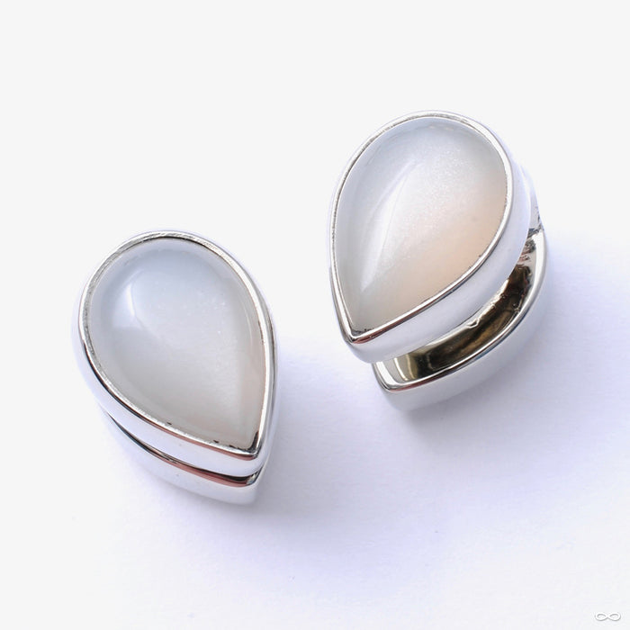 7/16" (11mm) / White Brass / Moonstone