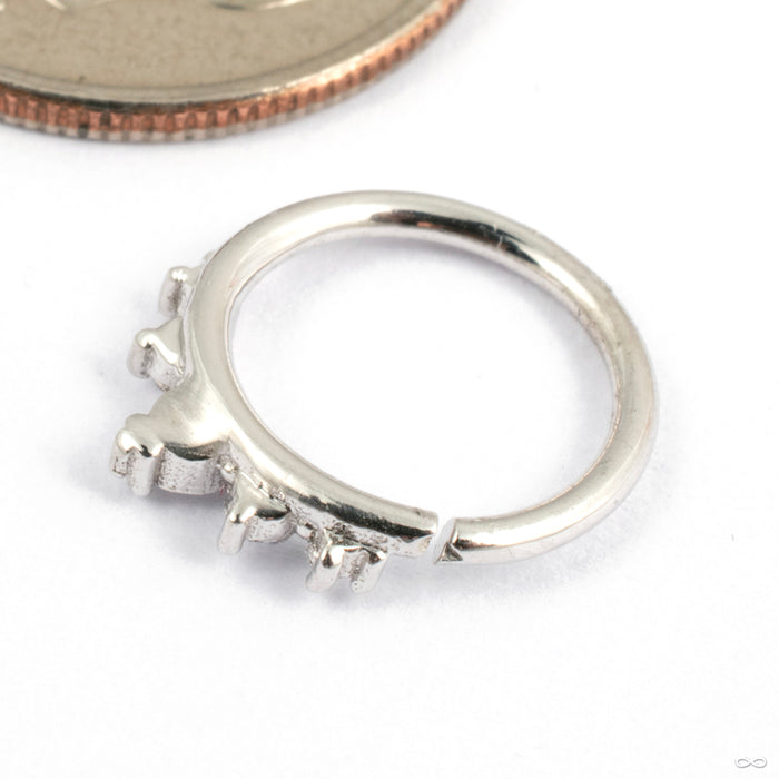 Throne Seam Ring in Gold from Tawapa in white gold with cz back view