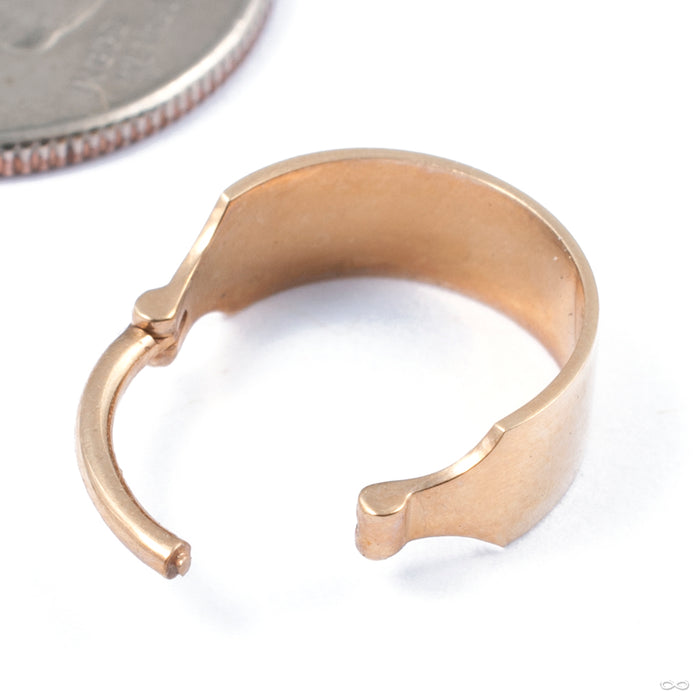 Vera Clicker in Gold from Auris Jewellery open detail in yellow gold