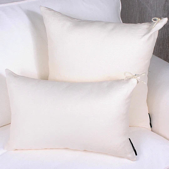 White (col.841) / Polyester / 18" x 18"