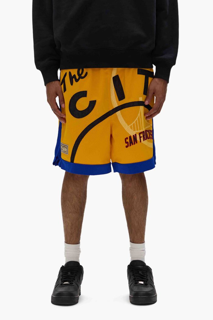 Warriors Mesh Shorts with elastic waistband and drawcords in relaxed fit, made of 100% polyester.