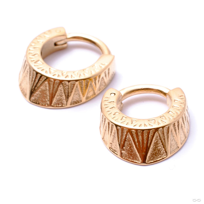 Windrose 11 Clicker from Tether Jewelry in yellow gold