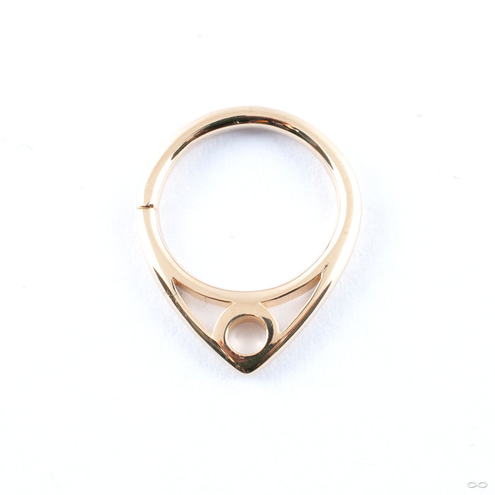 Winifred Seam Ring in Gold from Junipurr Jewelry in yellow gold